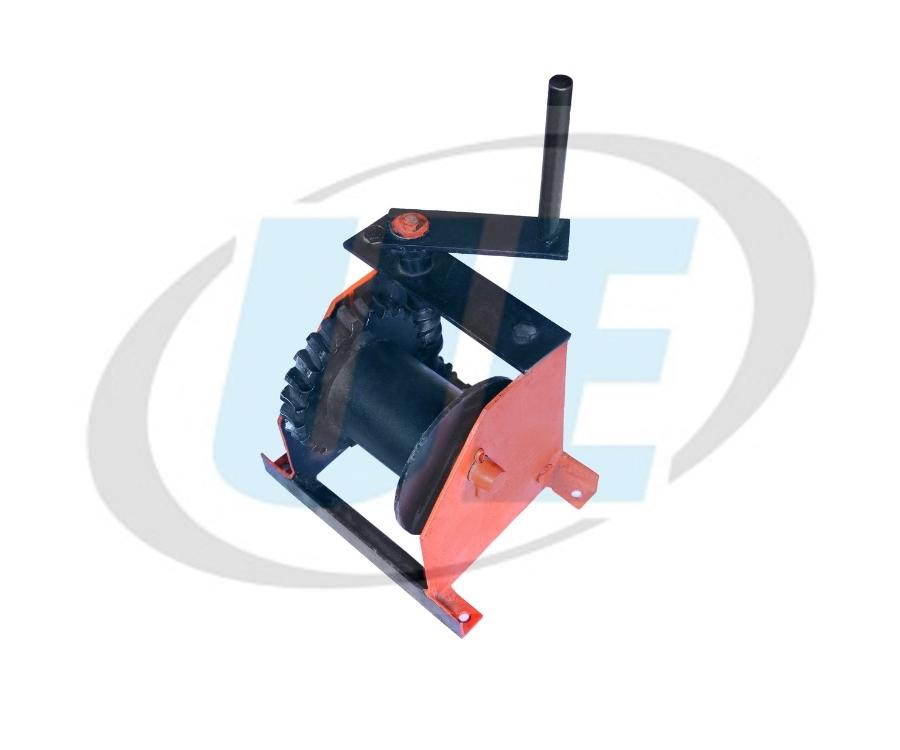 WALL MOUNTED HAND WINCH POWDER COATED